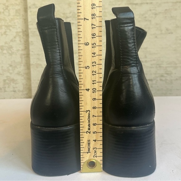 Clarks Women's Black Leather Chelsea Boots Sz 10 Block Heel 2.5" Square Toe - Picture 12 of 15